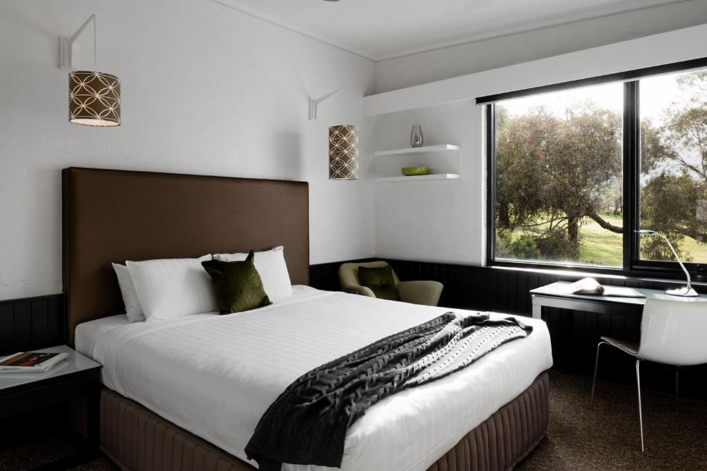 Waurn Ponds Estate - Overview and Location
