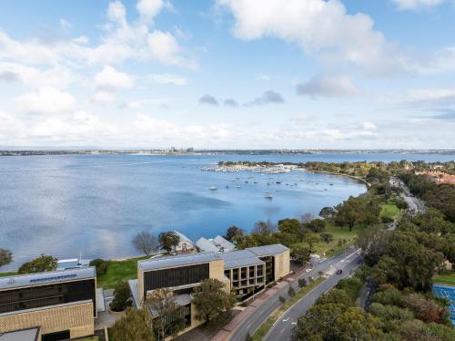 Wonil Hotel Perth - Handwritten Collection - Location and Distance