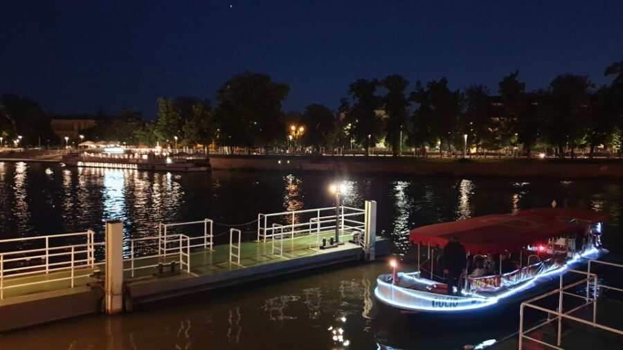 Wrocław: Old City Night Walk and Gondola Ride - Activity Overview
