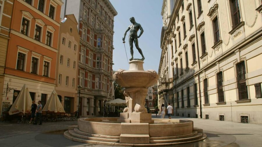 Wrocław: Old Town Sightseeing With Tasting of Local Liqueur - Tour Overview
