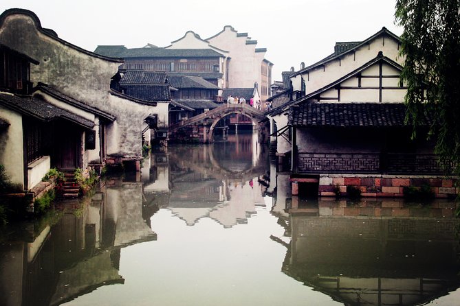 Wuzhen Water Town Delight Tour With Riverside Lunch Experience