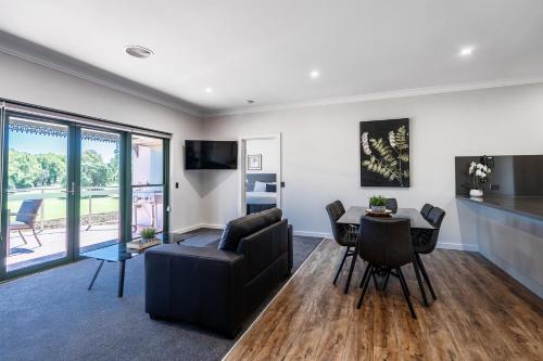 Yarrawonga Mulwala Golf Club Review - Overview and Location