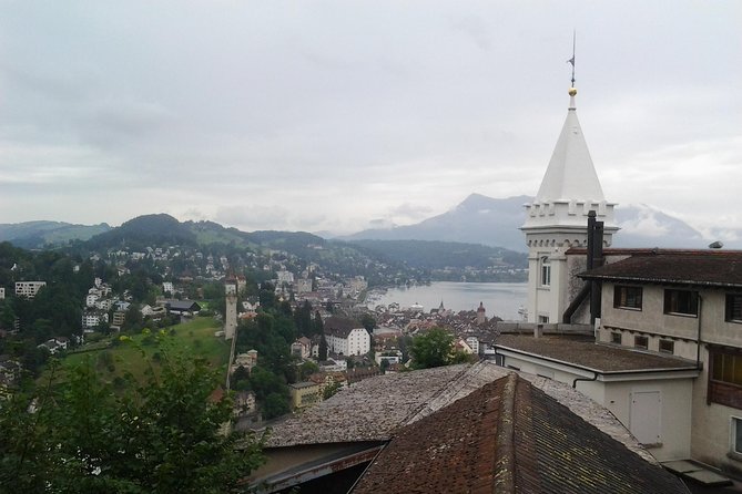 Zürich Charms Unveiled: Private City Center Walk and Lake Cruise