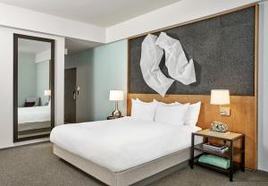 21c Museum Hotel Louisville - Accommodation and Room Features