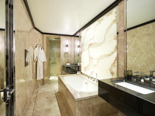 45 Park Lane - Dorchester Collection - Location and Accessibility