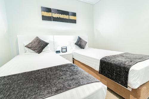 Absolute Beachfront Opal Cove Resort - Location and Accessibility