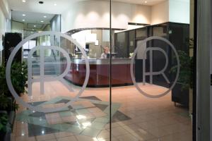Adelaide Riviera Hotel - Location and Accessibility