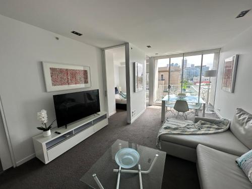 Adele Apartment Hotel East Melbourne Review