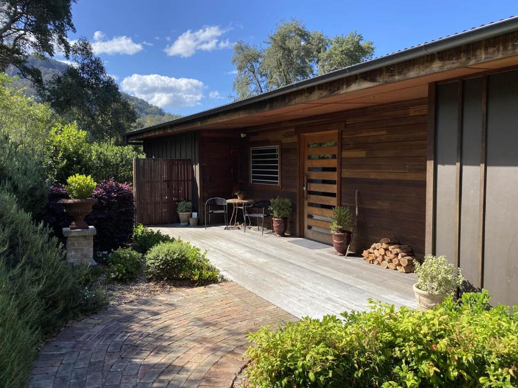 Amaroo Valley Springs Review