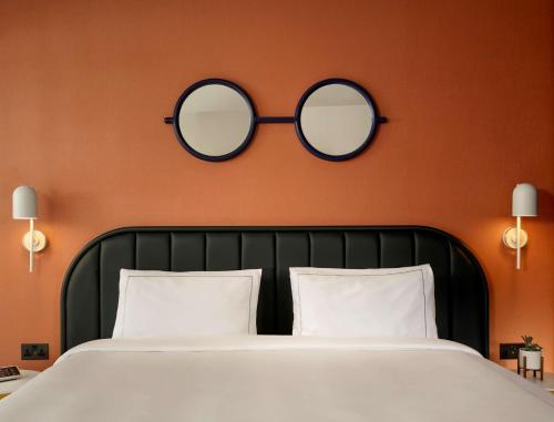 Artotel London Battersea Power Station, Powered by Radisson Hotels - Guestroom Amenities and Features