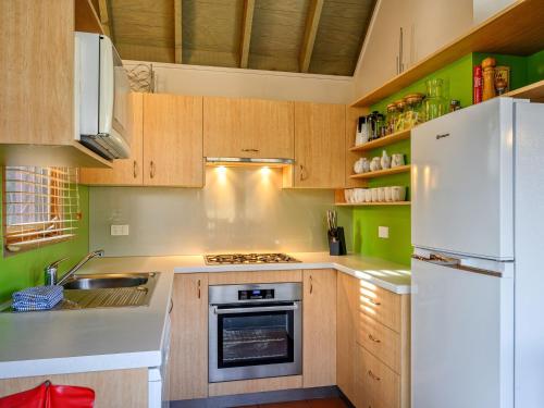 Banjo 5 Two Bedroom and Loft With Alpine Views and Fireplace - Accommodation Details