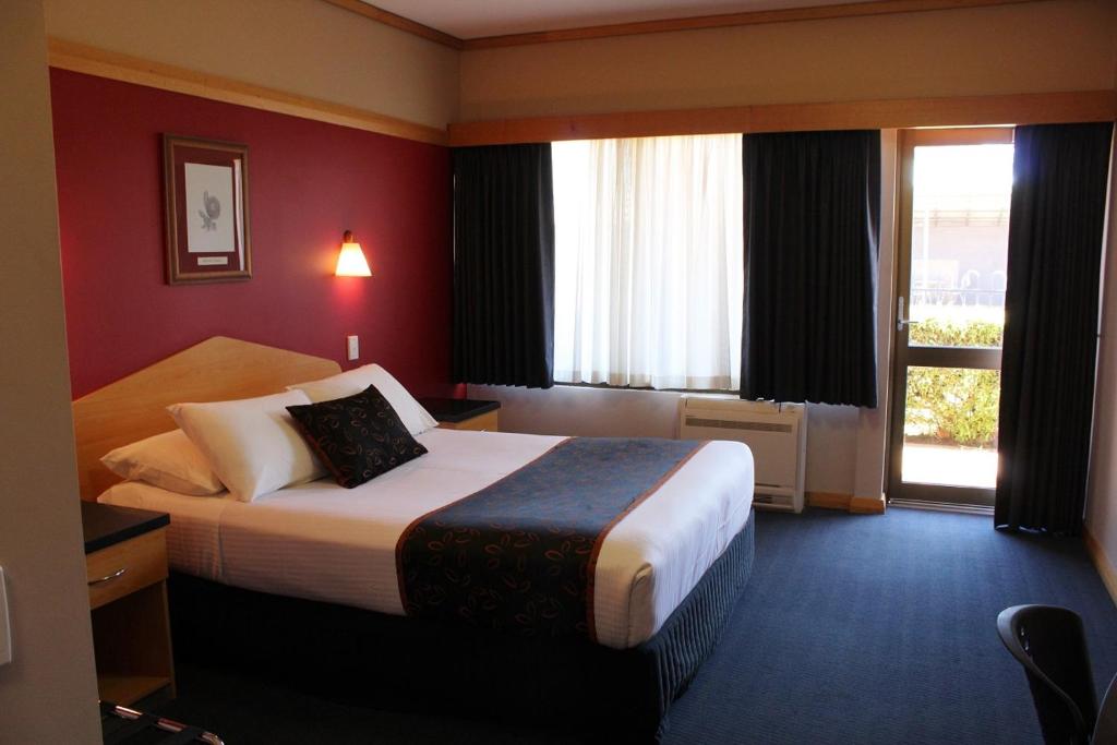 Banksia Motel - Accommodation and Amenities