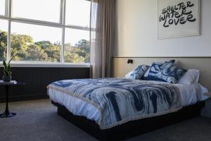 Barrys Beach Road Hotel - Accommodation