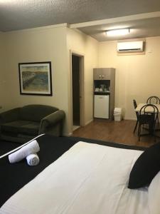 Bay Motel Hotel - Room Types and Amenities