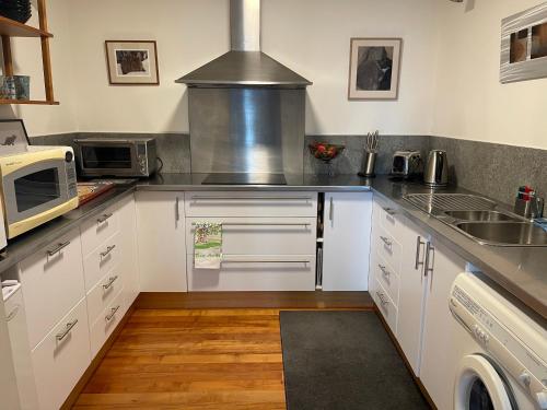 Beachside Taroona With Spa Review - Amenities and Features