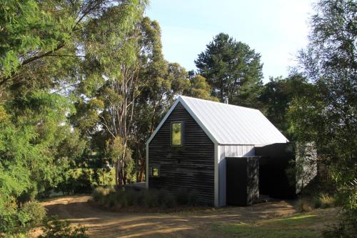 BIG.SHED.HOUSE - Location and Attractions