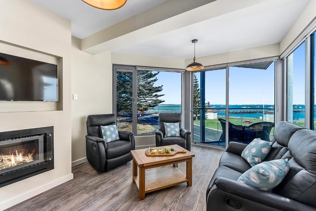 Bonnies of Beachport Review