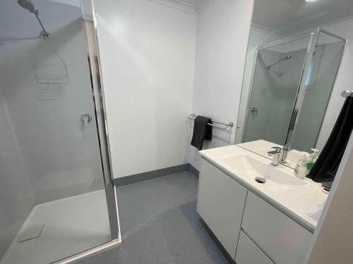 Botanic Apartments - Accommodation Details