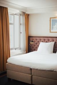 Boutique Hotel De Doelen - Location and Building