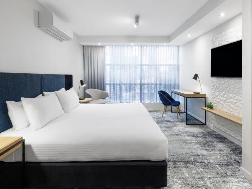 Brady Apartment Hotel Flinders Street Review - Prime Location Highlights