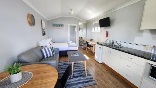 Bridport Beach Cottages - Accommodation Overview
