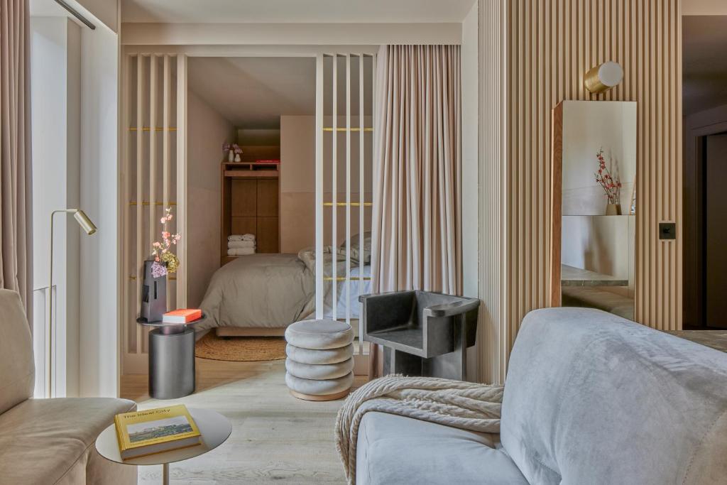 Buckle Street Studios by Locke, Aldgate Review