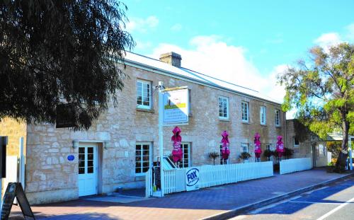 Caledonian Inn - Accommodation Details