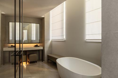 Capella Sydney - Lavish Accommodations and Amenities