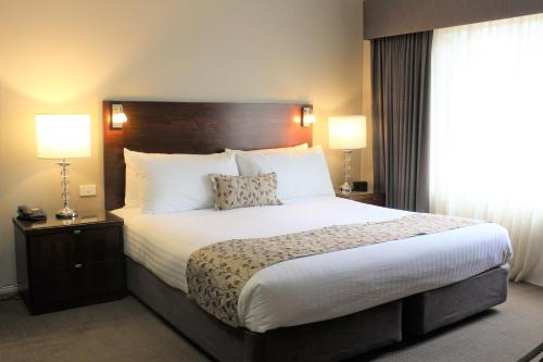 Carlyle Suites & Apartments - Accommodation Details