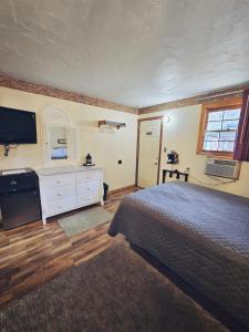 Cedar Wood Inn - Excellent Location
