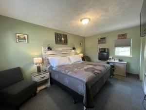 Cedars Motel - Accommodation and Facilities