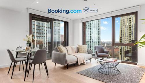Central London New 2 Bedroom Flat Riverview Balcony - Facilities and Amenities