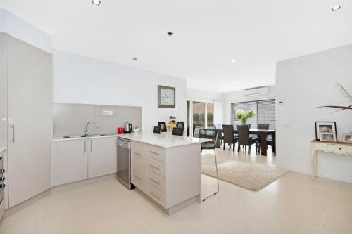 Central Warrnambool Townhouse - Accommodation Details