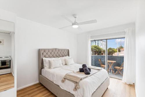 Coastal Scarborough Beach Gem Sleeps4! - Spacious Accommodation