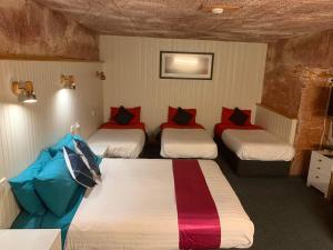 Comfort Inn Coober Pedy Experience - Convenient Location and Nearby Attractions