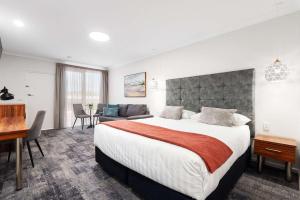 Comfort Inn Deakin Palms - Accommodation Details