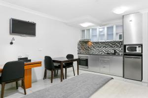 Comfort Inn & Suites Burwood - Convenient Location