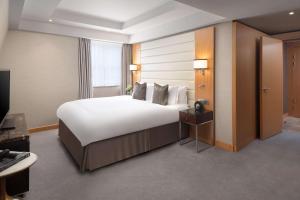 Conrad London St James - Accommodation and Amenities