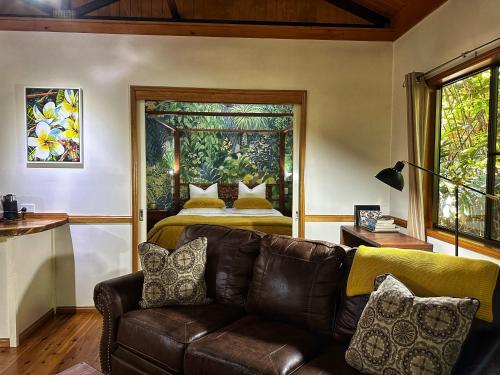 Crater Lakes Rainforest Cottages - Wildlife Encounters