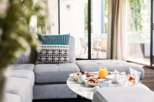 Crowne Plaza Canberra, an IHG Hotel - Convenient Location