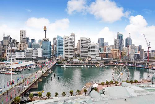 Darling Harbour Getaway - Stunning Views and Furnishings