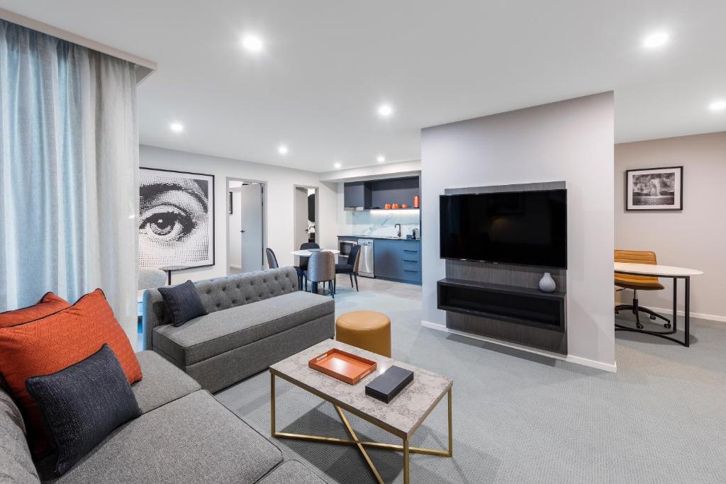 Deco Hotel Canberra Review
