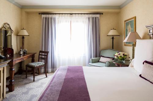 Delamar Greenwich Harbor - Location and Proximity