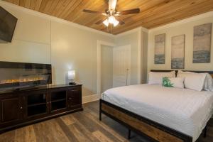 Depot Village - Room Highlights and Features