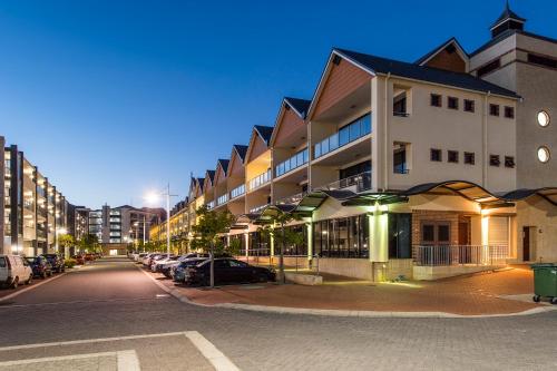 Dolphin Quay Apartments - Location and Accessibility