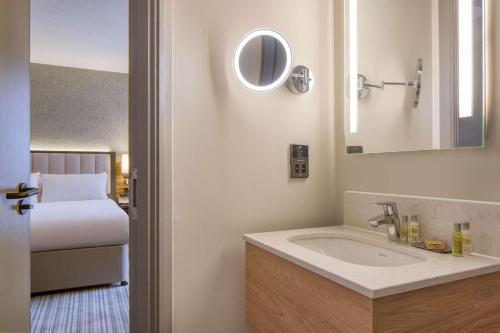 DoubleTree by Hilton London Chelsea - Convenient Location