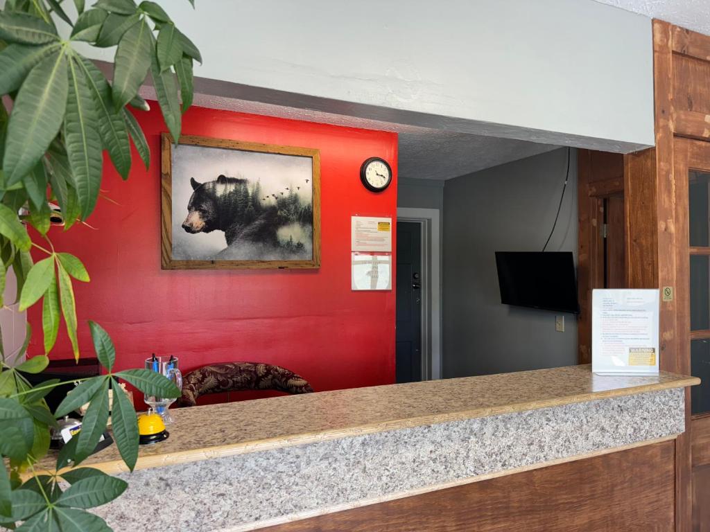 Economy Inn - Location and Accessibility