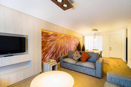 Emu Walk Apartments - Nearby Attractions