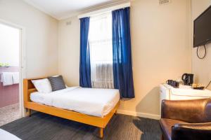 Esplanade Hotel Adelaide - Location and Accessibility