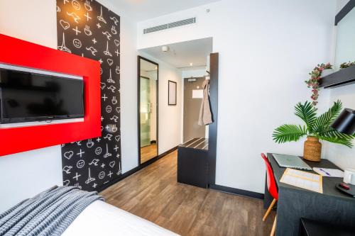 Essence Hotel Carlton - Convenient Location